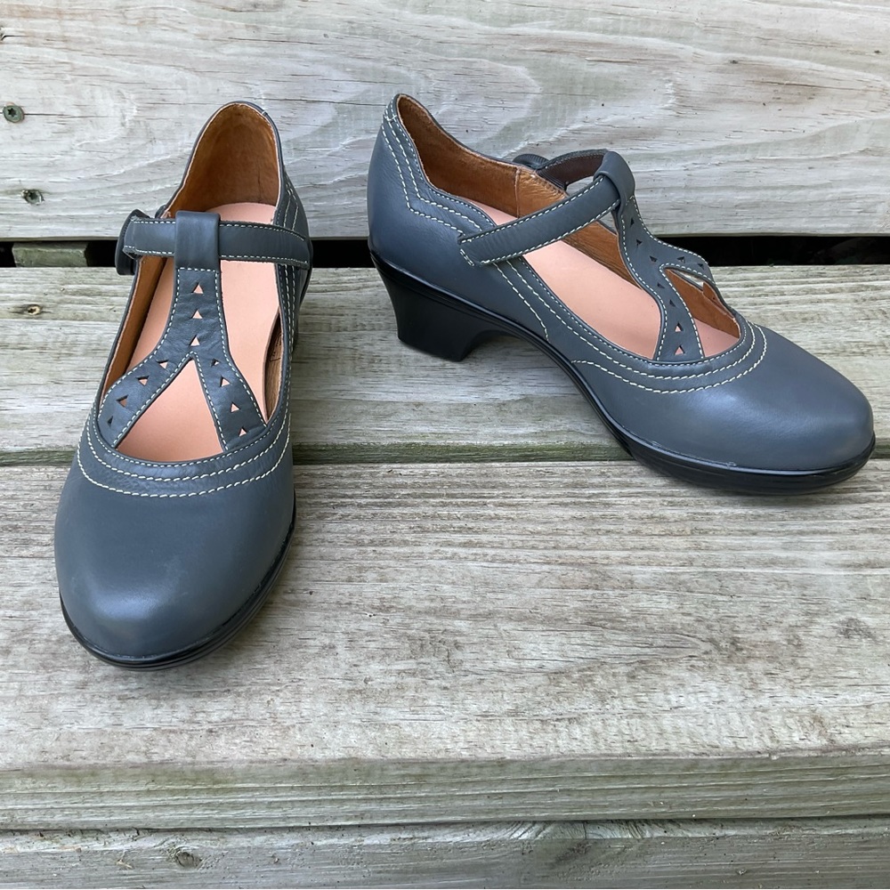 DR COMFORT Carmen Gray Mary Jane Leather Heels Cut Out BOA Closure 5.5 M